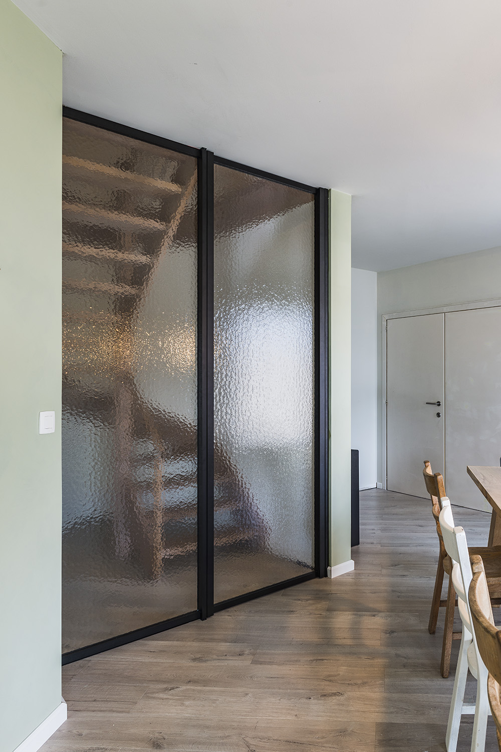 Glass partition with swing door (ARLU) 