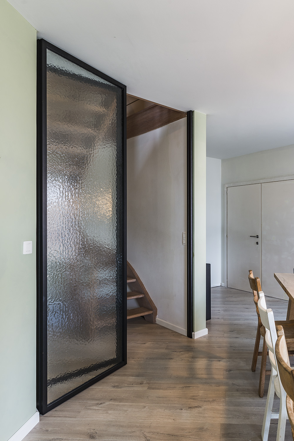 Glass partition with swing door (ARLU) 