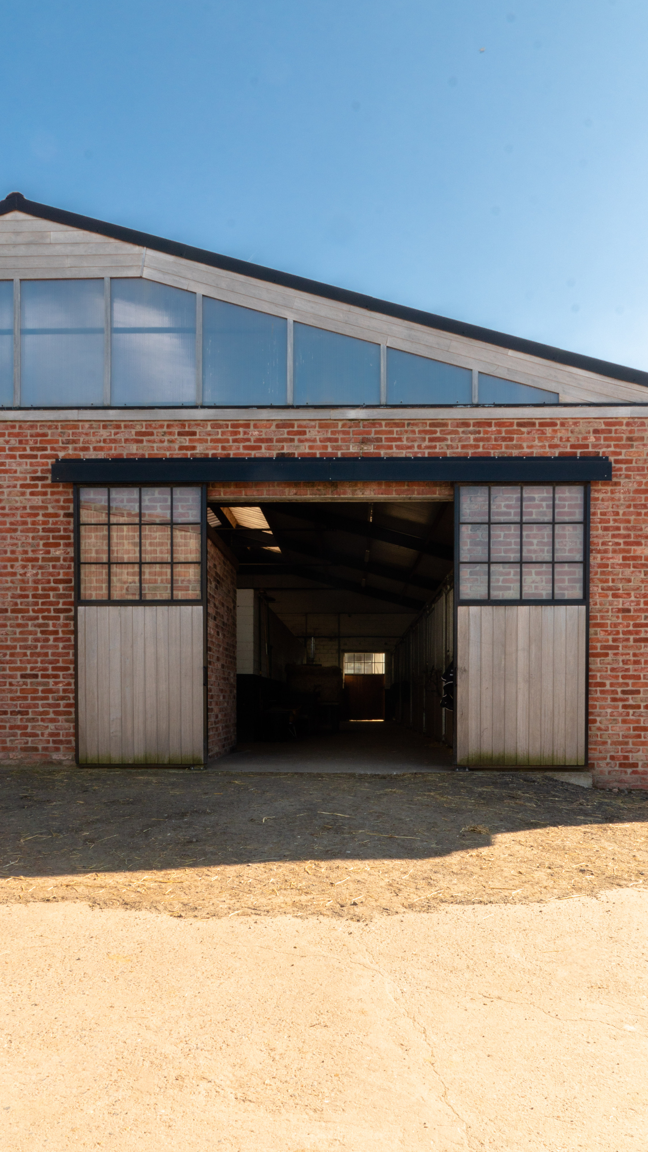 Portail coulissant (de droite) installé à l&#039;écurie Verduyn à Ichtegem 