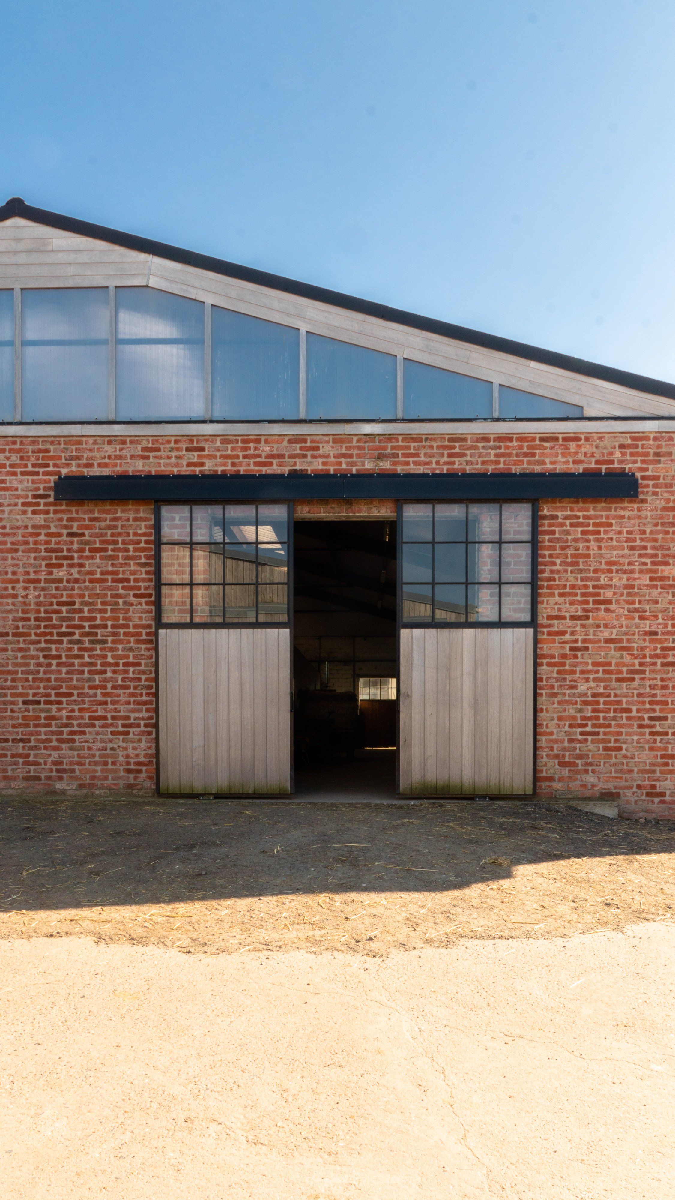 Portail coulissant (de droite) installé à l&#039;écurie Verduyn à Ichtegem 