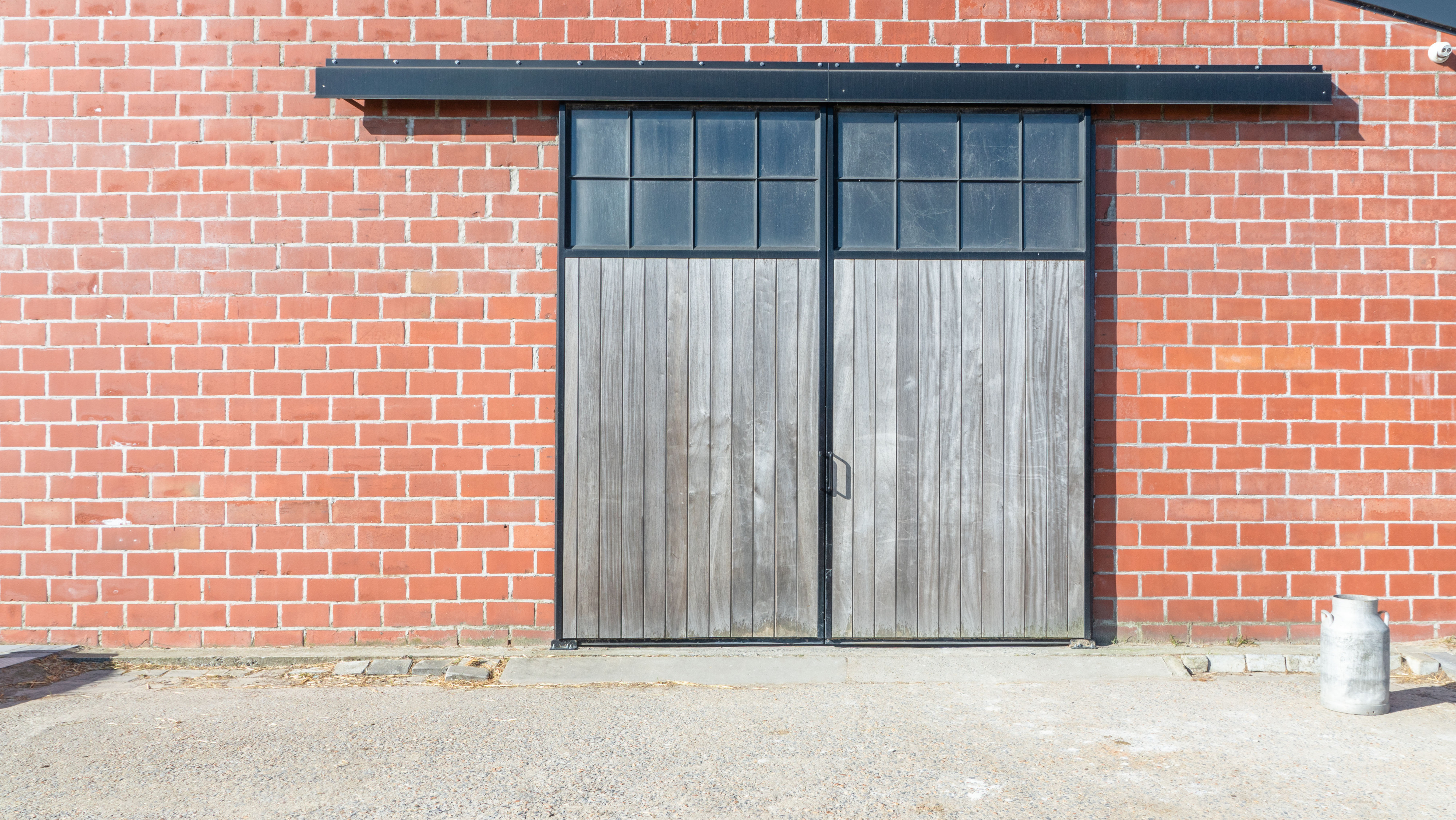 Sliding gate of right sliding gate hardware ROB installed at stable verduyn at ichtegem. 