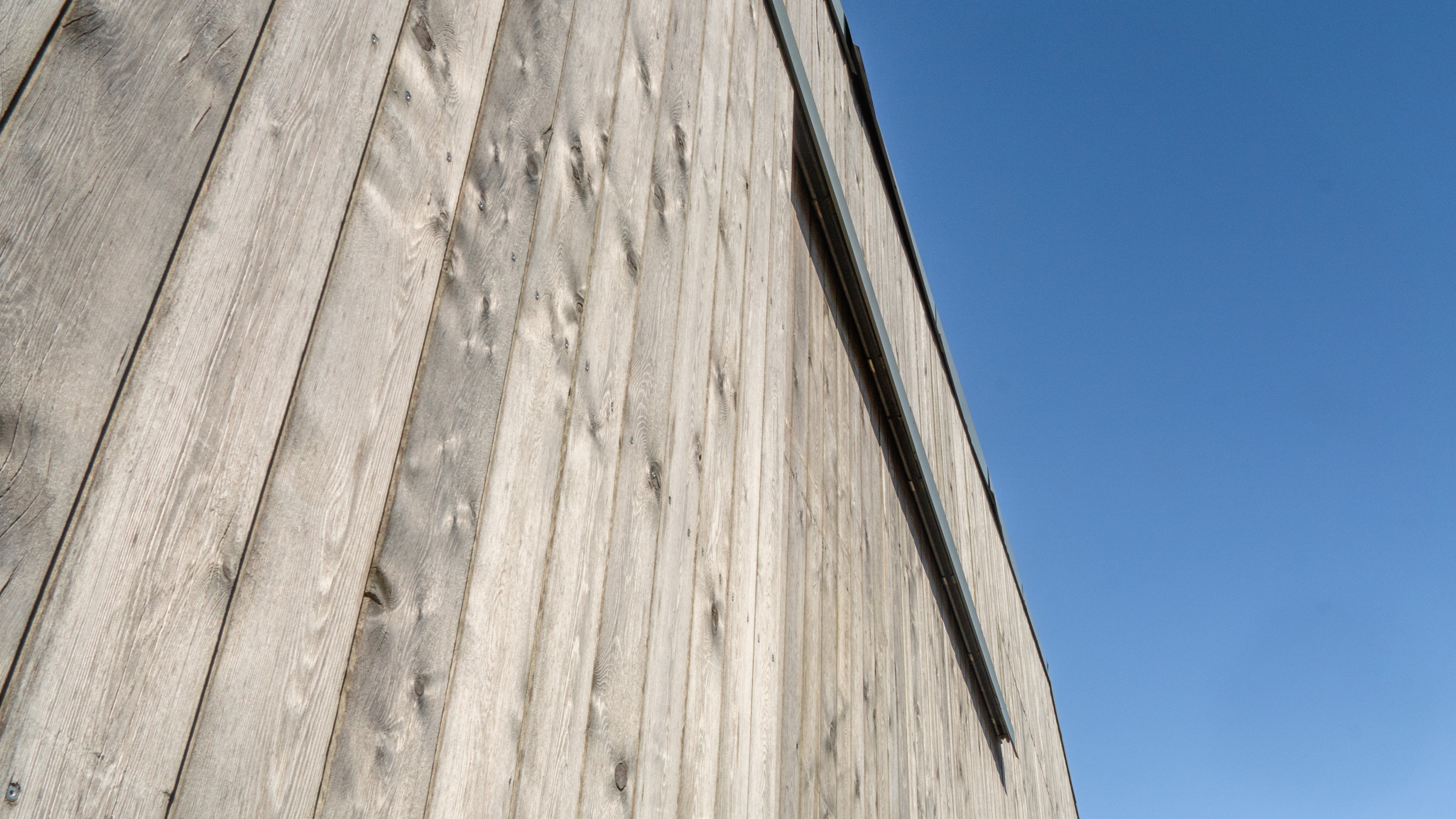 Sliding gate of right sliding gate hardware ROB installed at stable verduyn at ichtegem. 